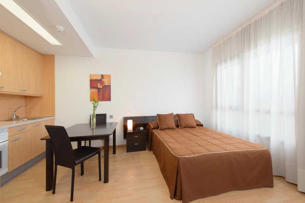 Madrid Airport Suites, Affiliated By Melia Eksteriør billede