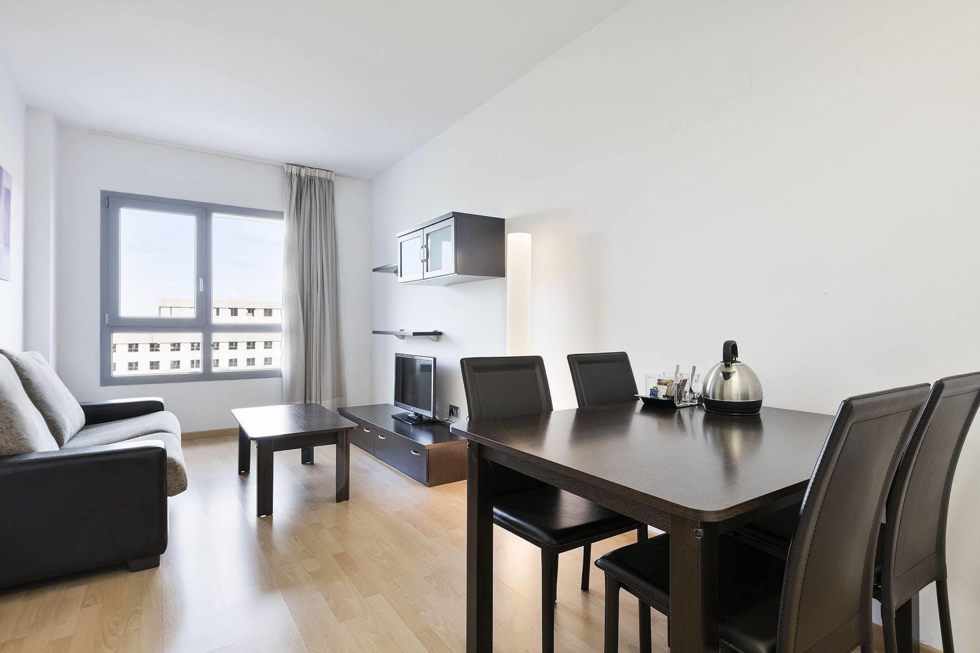 Madrid Airport Suites, Affiliated By Melia Eksteriør billede